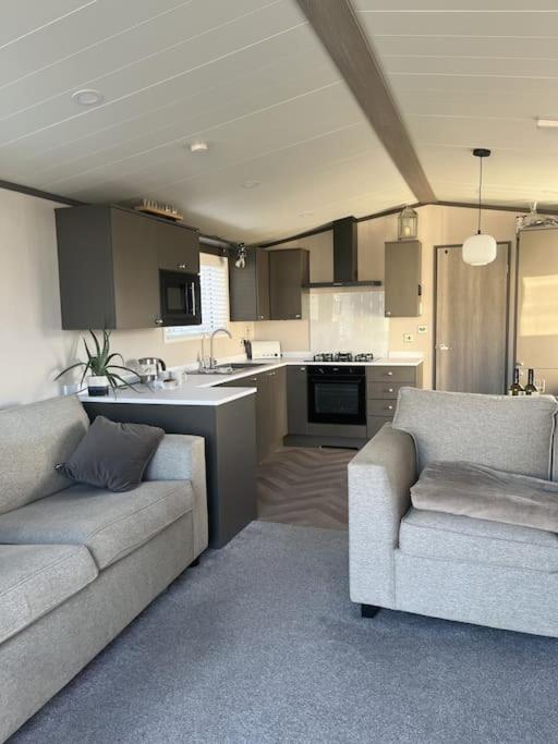 2 Bedroom Villa - Lakeside Holiday Park Merston Exterior photo